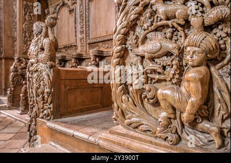 La sculpture baroque dans le chœur de l'église abbatiale de Moutier-d'Ahun Banque D'Images