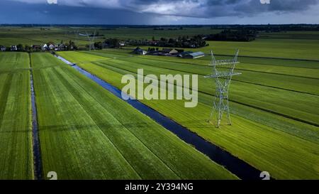 Pays-Bas, Broek in Waterland. 13 septembre 2024. Pylônes haute tension. Photo : ANP / Hollandse-Hoogte / Ramon van Flymen pays-bas Out - belgique Out Banque D'Images