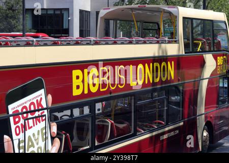 Bus touristique à Londres, Big bus Tours, un opérateur de visites touristiques en bus à toit ouvert Banque D'Images