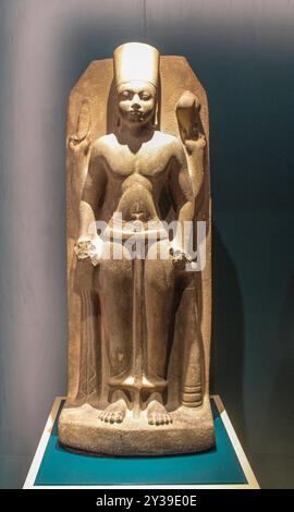 Bangkok, Thaïlande, Asie du Sud-est, Asie. Musée national de Bangkok. Sculpture d'un Vishnu à quatre bras, VIIIe – Xe siècle après JC. La sculpture est sculptée i. Banque D'Images