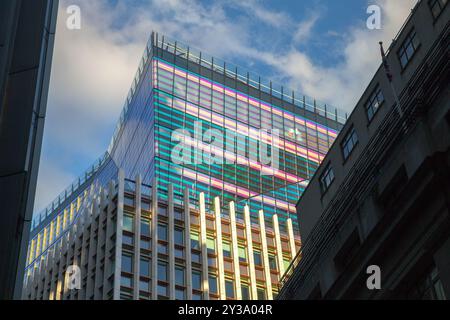 Londres, Royaume-Uni - 25 avril 2019 : gratte-ciel moderne de la ville de Londres sous un ciel bleu nuageux Banque D'Images