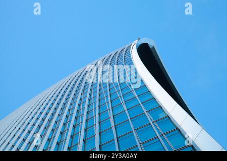 Londres, Royaume-Uni - 25 avril 2019 : le gratte-ciel de Fenchurch Street est sous le ciel bleu. C'est la tour de bureaux de style postmoderne conçue par Rafael vin Banque D'Images