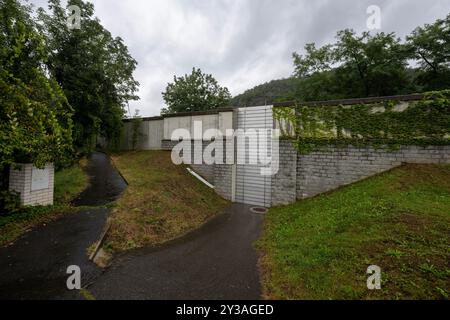 Prague, République tchèque. 13 septembre 2024. Barrières anti-inondations à Prague, Zbraslav, 13 septembre 2024, Prague. Crédit : Michaela Rihova/CTK photo/Alamy Live News Banque D'Images