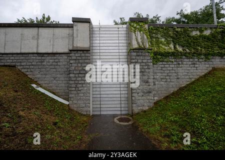 Prague, République tchèque. 13 septembre 2024. Barrières anti-inondations à Prague, Zbraslav, 13 septembre 2024, Prague. Crédit : Michaela Rihova/CTK photo/Alamy Live News Banque D'Images