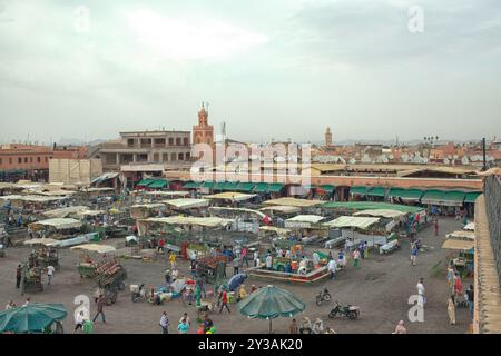 Le marché Djema el Fna Marakesh, Maroc , Afrique du Nord Banque D'Images