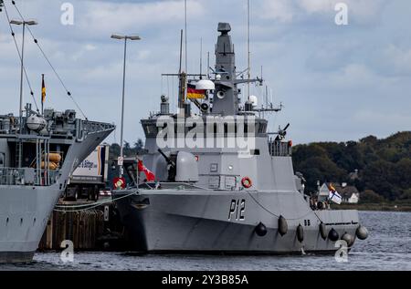 Kiel, Allemagne. 13 septembre 2024. Le navire de patrouille multifonctionnel « Dzukas » de la marine lituanienne (identification OTAN P12) est amarré dans le port naval de Kiel pendant la manœuvre « Côte Nord 2024 ». Kiel est le port de base pour les unités navales de divers pays. La manœuvre de cette année est axée sur la protection de la côte allemande entre Rügen et Flensburg. Crédit : Axel Heimken/dpa/Alamy Live News Banque D'Images