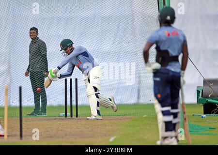 Mehidy Hasan Miraz (M) lors des essais au SBNCS avant les deux séries de test de match contre l'Inde au milieu du mois, Dhaka, Bangladesh, sept Banque D'Images