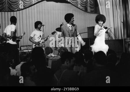 Bob et Marcia, Bob Andy et Marcia Griffiths les 'Young Gifted and Black', leur première tournée britannique. Ils sont apparus au Gliderdrome (Starlight Rooms). Boston, Lincolnshire, Angleterre, 30 mai 1970. Banque D'Images