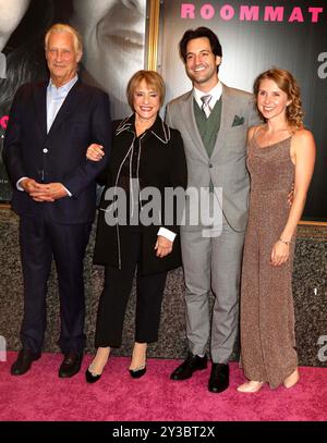 12 septembre 2024, New York, New York, États-Unis : mari MATTHEW JOHNSTON, acteur PATTI LUPONE, fils JOSHUA JOHNSTON et LASHETTE SHOWERS vus lors de la soirée d'ouverture du nouveau Broadway jouer le colocataire, tenue au Booth Theater. (Crédit image : © Nancy Kaszerman/ZUMA Press Wire) USAGE ÉDITORIAL SEULEMENT! Non destiné à UN USAGE commercial ! Banque D'Images