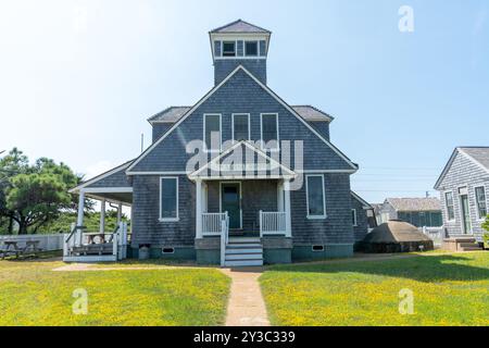 Rodanthe, Caroline du Nord - 31 août 2024 : Chicamacomico Lifesaving Station est maintenant un musée et un site historique sur l'île Hatteras dans les Outer Banks Banque D'Images