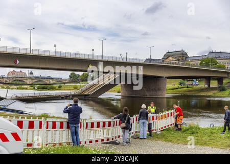 Aux premières heures du matin, une section du pont Carola s'est effondrée pour des raisons inconnues. Sur une longueur d'environ 100 mètres, la section sur wh Banque D'Images