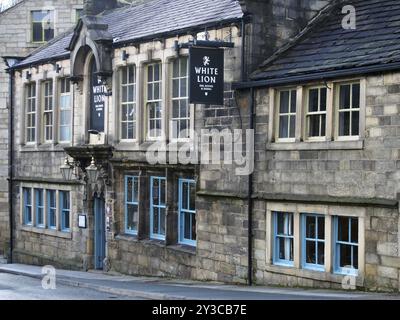 Hebden Bridge, West yorkshire, Royaume-uni, 22 février 2020 : L'entrée principale du pub et hôtel de lion blanc historique à hebden Bridge West Yor Banque D'Images