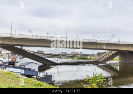 Aux premières heures du matin, une section du pont Carola s'est effondrée pour des raisons inconnues. Sur une longueur d'environ 100 mètres, la section sur wh Banque D'Images