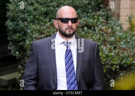 Mark Portelli, inspecteur détective de la police du Dorset, arrive au tribunal de première instance de Southampton, où il fait face à trois chefs d'accusation d'agression et à une infraction en vertu de l'article 5 de la loi sur l'ordre public pour avoir utilisé des mots menaçants ou abusifs ou un comportement susceptible de causer du harcèlement, de l'alarme ou de la détresse à la suite d'un incident au Canvas bar de Bournemouth dans la nuit du 30 mars au lendemain. Date de la photo : vendredi 13 septembre 2024. Banque D'Images