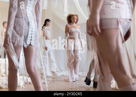 Londres, Royaume-Uni. Vendredi 13 septembre 2024. Mannequins à la présentation Dreaming Eli SS25 qui s'est tenue dans le centre de Londres dans le cadre de la London Fashion week. Crédit : Katie Collins/EMPICS/Alamy Live News Banque D'Images