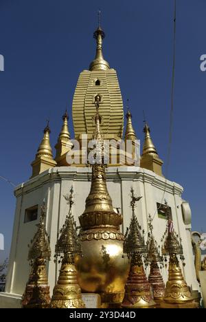 Pagode sur le mont Popa, Myanmar, Asie Banque D'Images