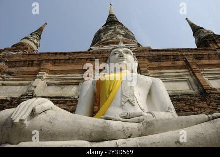 Bouddha au Wat Yai Chai Mongkol, Ayutthaya, Thaïlande, Asie Banque D'Images