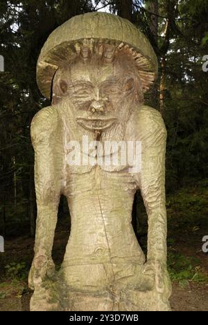 Sculpture en bois sur la colline des sorcières, Juodkrante, Spit de Courlande, Lituanie, Europe Banque D'Images