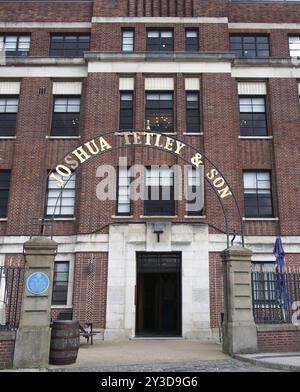 Leeds, West yorkshire, 17 juin 2021 : panneau au-dessus de l'entrée de la galerie tetley à leeds, ancien bâtiment historique du siège de la brasserie Banque D'Images