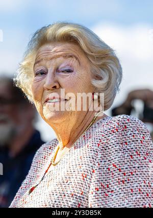 Noordhoek, pays-Bas, 2024-09-13 12:41:00 NOORDHOEK, 13-09-2024, de Noordstar la princesse Beatrix rouvre le moulin à grains et à décorticage de Noordstar à Noordbroek. La princesse Beatrix est la patronne de Hollandsche MolenPHOTO : NLBeeld/Patrick van EMST crédit : NL Beeld/Patrick van EMST Banque D'Images