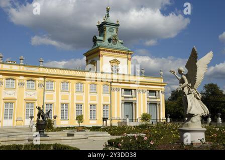 Ange devant le château de Wilanow, Varsovie, Pologne, Europe Banque D'Images