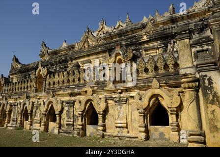 Monastère de Mahaaungmyebonzan, Inwa, Myanmar, Asie Banque D'Images