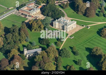 Sledmere House, maison de campagne, maison de transport & amp ; écuries et l'église de St Mary, East Riding of Yorkshire, 2023. Banque D'Images