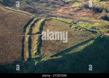 Fort promontoire, menacé par l'érosion, Combs Edge, Derbyshire, 2023. Banque D'Images