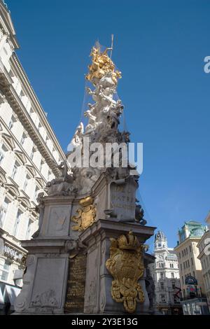 Vue de la Pestsaule, ou colonne pour prévenir la peste, dans le centre de la ville, érigée en 1690, am Graben, Vienne, Autriche, 2022. mémorial baroque commémorant la fin de la Grande épidémie de peste en 1679. Banque D'Images