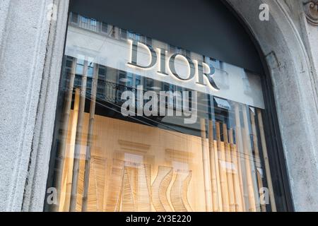 Magasin Dior à via Montenapoleone, Milan Italie automne 2024. Banque D'Images