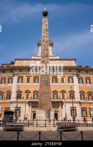 Rome, Italie - 14 août 2024 : obélisque de Montecitorio au coeur de Rome. Banque D'Images