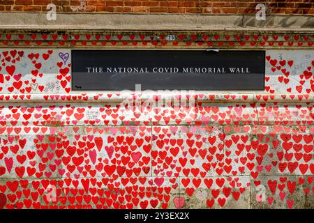 Le National COVID Memorial Wall, Albert Embankment, South Bank, Londres, Royaume-Uni Banque D'Images