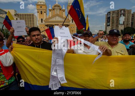 Maracaibo, Venezuela. 28-08-2024. Les Vénézuéliens assistent à un rassemblement montrant les registres de vote qui montrent Edmundo González comme président élu. Photo : Jose Bula Banque D'Images