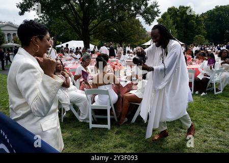 Washington, États-Unis. 13 septembre 2024. Invités à un brunch célébrant l'excellence des Noirs sur la pelouse sud de la Maison Blanche à Washington le 13 septembre 2024. Photo de Yuri Gripas/Pool/Sipa USA crédit : Sipa USA/Alamy Live News Banque D'Images