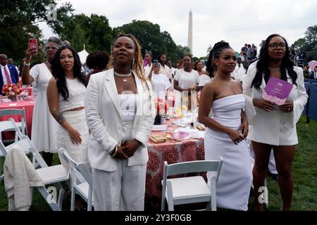 Washington, États-Unis. 13 septembre 2024. Invités à un brunch célébrant l'excellence des Noirs sur la pelouse sud de la Maison Blanche à Washington le 13 septembre 2024. Photo de Yuri Gripas/Pool/Sipa USA crédit : Sipa USA/Alamy Live News Banque D'Images