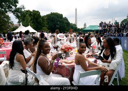 Washington, États-Unis. 13 septembre 2024. Invités à un brunch célébrant l'excellence des Noirs sur la pelouse sud de la Maison Blanche à Washington le 13 septembre 2024. Photo de Yuri Gripas/Pool/Sipa USA crédit : Sipa USA/Alamy Live News Banque D'Images