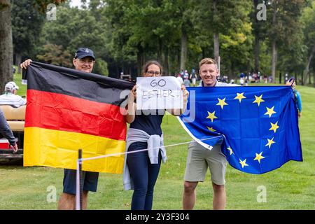 Gainesville, va, États-Unis. 13 septembre 2024. Les fans encouragent ESTHER HENSELEIT, de l'équipe Europe, lors du premier jour de la Solheim Cup 2024. (Crédit image : © Robert Blakley/ZUMA Press Wire) USAGE ÉDITORIAL SEULEMENT! Non destiné à UN USAGE commercial ! Banque D'Images