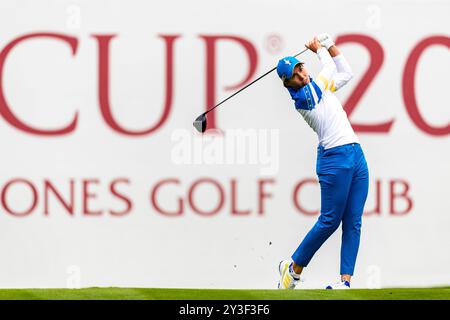 Gainesville, va, États-Unis. 13 septembre 2024. LA CARLOTA CIGANDA, de l'équipe Europe, s'est lancée sur le premier trou lors de la première journée de la Coupe Solheim 2024. (Crédit image : © Robert Blakley/ZUMA Press Wire) USAGE ÉDITORIAL SEULEMENT! Non destiné à UN USAGE commercial ! Banque D'Images