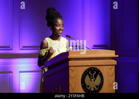 La poète lauréate nationale de la jeunesse Amanda Gorman lit son œuvre, 'an American Lyric', lors de la lecture inaugurale de la poète lauréate Tracy K. Smith, le 13 septembre 2017. Photo de Shawn Miller. Banque D'Images