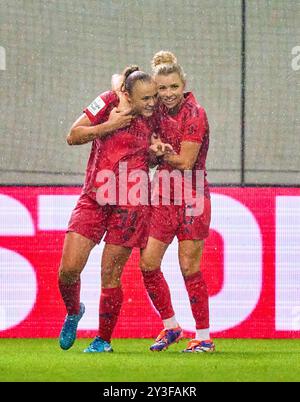 Munich, Allemagne. 13 septembre 2024. Georgia Stanway, FCB Damen 31 célèbre son but, heureux, rire, célébration, 2-1 avec Linda DALLMANN, FCB Damen 10 dans le match de football féminin FC BAYERN Muenchen - RB LEIPZIG le 13 septembre 2024 à Munich, Allemagne. Saison 2024/2025, 1.Bundesliga, FCB, Muenchen, Google Pixel, Frauen Bundesliga Matchday 2, 2.Spieltag photographe : ddp images/STAR-images crédit : ddp Media GmbH/Alamy Live News Banque D'Images