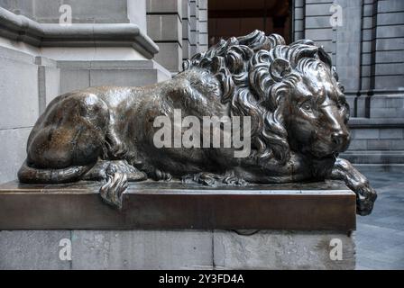 Mexico, Mexique ; 05 22 2017 ; statue d'un lion reposant au Musée national d'art de Mexico. Banque D'Images