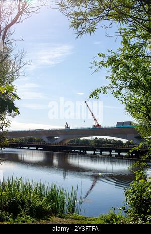 Harefield, Royaume-Uni. 13 septembre 2024. Le HS2 High Speed Rail Colne Valley Viaduc à Harefield. Le dernier segment de pont a été installé la semaine dernière. Le viaduc de Colne Valley s'étend sur plus de 3,4 km (2 miles) à travers une série de lacs et de voies navigables entre Hillingdon et la M25 à la périphérie nord-ouest de Londres. C'est le plus long pont ferroviaire du Royaume-Uni et près d'un kilomètre de plus que le Forth Bridge en Écosse. Le Panorama de BBC One, HS2 : The Railway that With Billions, sera diffusé à 20h le lundi 16 septembre. Crédit : Maureen McLean/Alamy Live News Banque D'Images