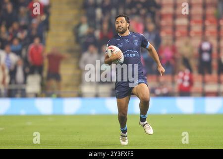 Leigh, Royaume-Uni. 13 septembre 2024. PETA Hiku de Hull KR rompt avec le ballon lors du match Betfred Super League Round 26 Leigh Leopards vs Hull KR au Leigh Sports Village, Leigh, Royaume-Uni, 13 septembre 2024 (photo par Gareth Evans/News images) à Leigh, Royaume-Uni le 13/09/2024. (Photo de Gareth Evans/News images/SIPA USA) crédit : SIPA USA/Alamy Live News Banque D'Images