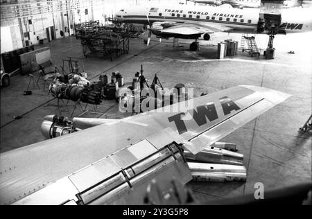 L'aile d'un Boeing 707 de TRANS World Airlines à l'aéroport d'Idlewild le 28 avril 1959. Banque D'Images