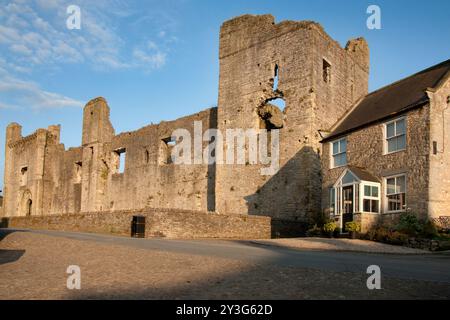 Château de Middleham, autrefois la maison d'enfance de Richard III, Leyburn, Wensleydale, N. Yorkshire, Angleterre Banque D'Images