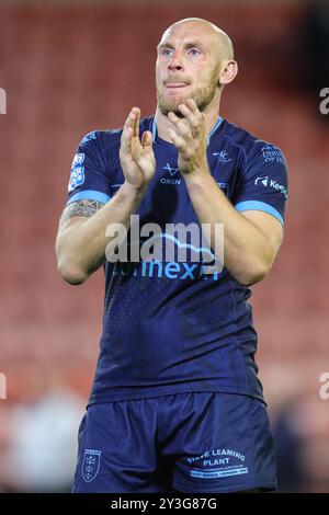 Leigh, Royaume-Uni. 13 septembre 2024. Dean Hadley de Hull KR applaudit les fans itinérants après le match de Betfred Super League Round 26 Leigh Leopards vs Hull KR au Leigh Sports Village, Leigh, Royaume-Uni, 13 septembre 2024 (photo par Gareth Evans/News images) à Leigh, Royaume-Uni le 13/09/2024. (Photo de Gareth Evans/News images/SIPA USA) crédit : SIPA USA/Alamy Live News Banque D'Images