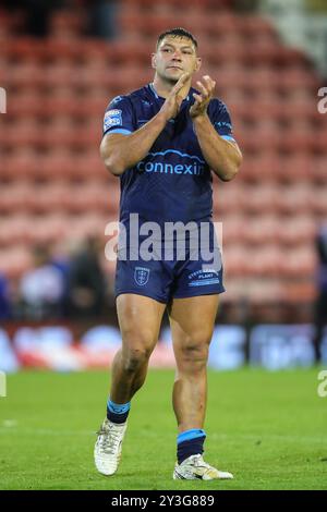 Leigh, Royaume-Uni. 13 septembre 2024. Ryan Hall de Hull KR applaudit les fans itinérants après le match Betfred Super League Round 26 Leigh Leopards vs Hull KR au Leigh Sports Village, Leigh, Royaume-Uni, 13 septembre 2024 (photo par Gareth Evans/News images) à Leigh, Royaume-Uni le 13/09/2024. (Photo de Gareth Evans/News images/SIPA USA) crédit : SIPA USA/Alamy Live News Banque D'Images