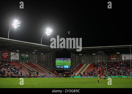 Leigh, Royaume-Uni. 13 septembre 2024. Vue générale du jeu comme la lune est visible lors du match Betfred Super League Round 26 Leigh Leopards vs Hull KR au Leigh Sports Village, Leigh, Royaume-Uni, 13 septembre 2024 (photo par Gareth Evans/News images) à Leigh, Royaume-Uni le 13/09/2024. (Photo de Gareth Evans/News images/SIPA USA) crédit : SIPA USA/Alamy Live News Banque D'Images