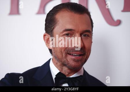 L'acteur William Abadie assiste à la première de la quatrième partie de la saison de la série Netflix 'Emily in Paris' à Cracovie, en Pologne, le 12 septembre 2024. (Photo de Beata Zawrzel/NurPhoto) crédit : NurPhoto SRL/Alamy Live News Banque D'Images
