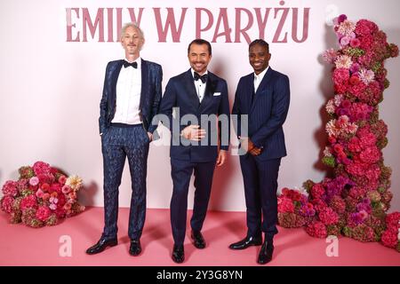 Les acteurs Bruno Gouery, William Abadie et Samuel Arnold assistent à une photocall lors de la première de la quatrième partie de la série Netflix 'Emily in Paris' à Cracovie, Pologne, le 12 septembre 2024. (Photo de Beata Zawrzel/NurPhoto) crédit : NurPhoto SRL/Alamy Live News Banque D'Images